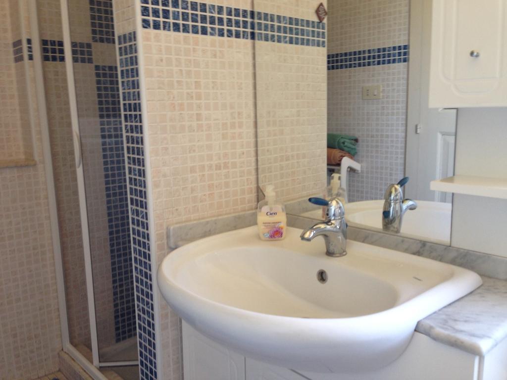 B&B Mar Tirreno Barcellona-Pozzo di Gotto Oda fotoğraf