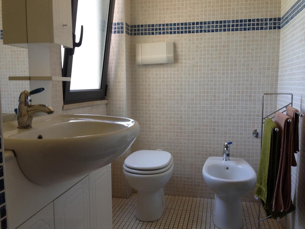 B&B Mar Tirreno Barcellona-Pozzo di Gotto Oda fotoğraf